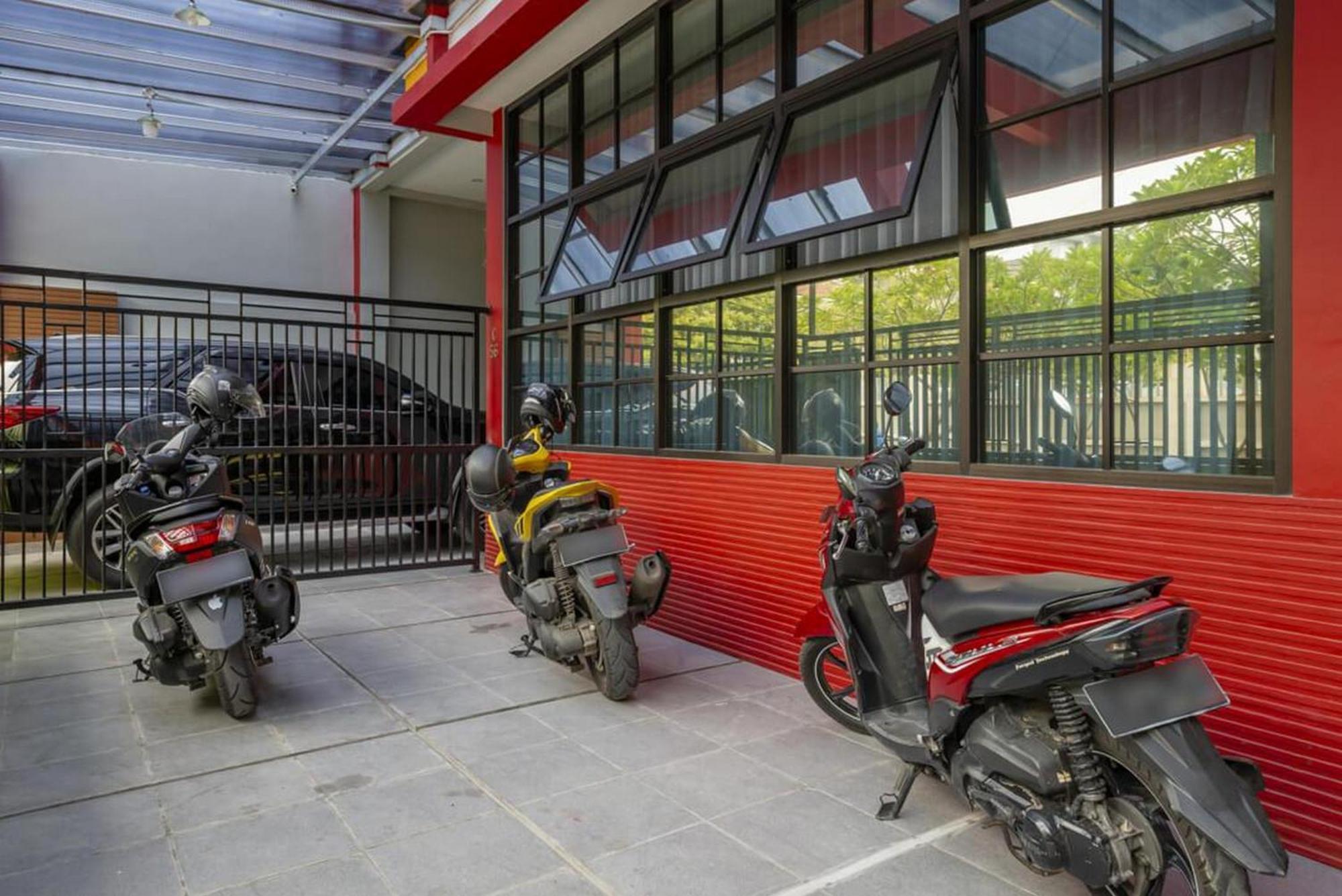 Reddoorz @ Jemursari Surabaya 2 Exteriör bild